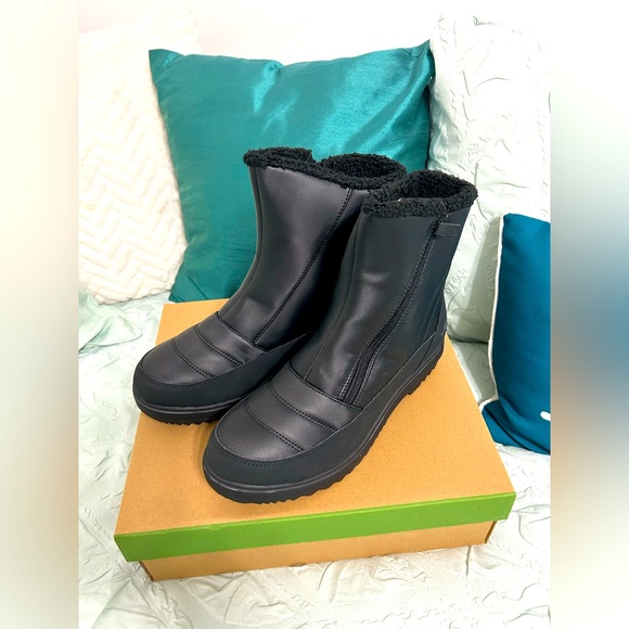JBU, Women Snowbound Zip Cold Weather Boots, Black Size 10M Round Toe 1-13”heel - Picture 13 of 13